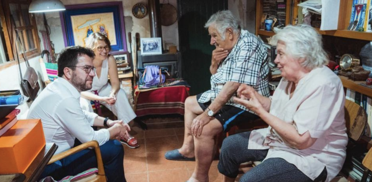 Pepe Mujica y Topolansky se reunieron en su chacra con el presidente de la Generalitat de Cataluña