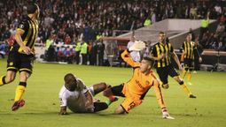 altText(Peñarol perdió en el debut de la Libertadores con Liga de Quito)}