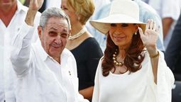 altText(Raúl Castro se reunió en Cuba con Cristina Fernández de Kirchner)}