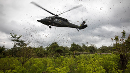 altText(Colombia: ocho policías muertos en ataque de disidencias de las FARC a un helicóptero)}