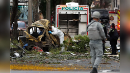 altText(Atentado con coche bomba en Colombia deja seis muertos y 50 heridos)}