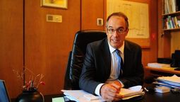 altText(FA propone recaudar U$S60 millones gravando depósitos en el exterior)}