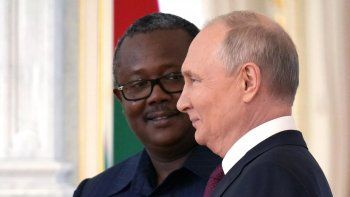 Rusia y China, consecuentes con la Madre Patria África.