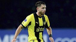 altText(Peñarol mete un cambio para enfrentar a Vélez buscando el primer lugar del grupo)}