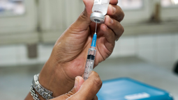 altText(Intendencia recibe donación de equipos para refrigerar vacunas)}