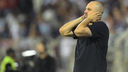 altText(Defensor le ganó de atrás a Nacional y Jadson Viera otra vez en jaque)}