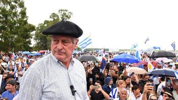 Movilización en apoyo a Besozzi:  Lo único que he hecho es gestionar
