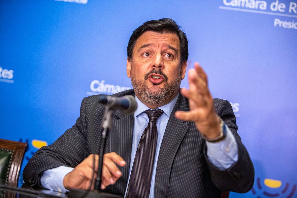 Adrián Peña durante la conferencia en la que anunció su renuncia.