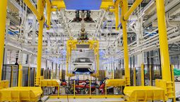 altText(El primer vehículo 100% eléctrico de BYD sale de la línea de producción en Brasil)}