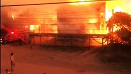 altText(Incendio en Punta del Diablo afectó a varias cabañas)}