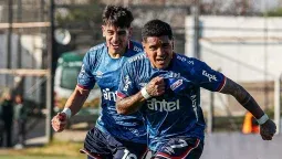 altText(Goleada y pico de Nacional que quedó como líder momentáneo del Intermedio)}