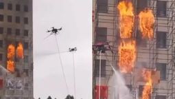 altText(Tres drones ayudaron a apagar incendio en un edificio)}