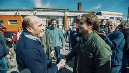 altText(Martínez fue a saludar a Lacalle y lo tildó de interpretólogo)}