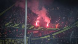 Graves incidentes en el Campeón del Siglo entre hinchas de Peñarol y la Policía.