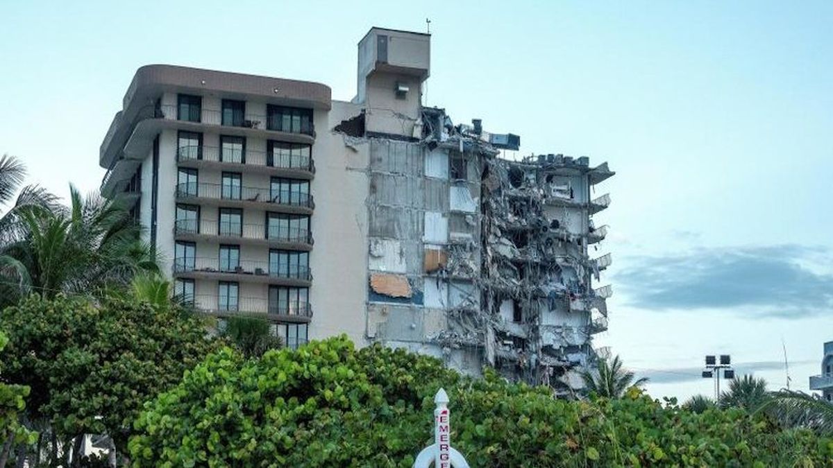 Se derrumbó edificio en Miami y hay tres uruguayos desaparecidos