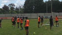 altText(Guzmán Pereira sigue trabajando diferenciado en Peñarol)}