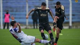 altText(Fénix y Peñarol empataron sin goles)}