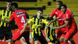 altText(Entretiempo: Peñarol encamina su pase de fase en la Copa Sudamericana)}