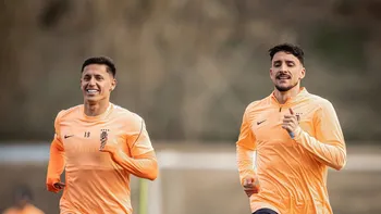 Uruguay entrena en el Complejo Celeste con trece futbolista a la espera de la lista final