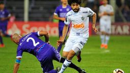 altText(Defensor no levanta cabeza, Atlético Mineiro lo venció 2 a 0 en Montevideo)}