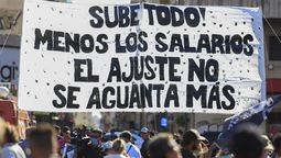 altText(Argentina: salario mínimo está en su peor momento desde la crisis del 2001)}