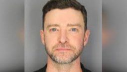 altText(Lo arrestaron por conducir ebrio y ahora su cara luce en una galería de arte)}