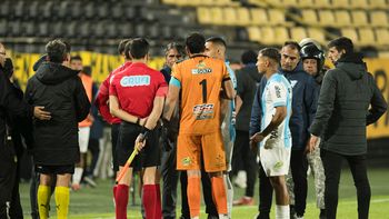 Partido suspendido por incidentes en el Campeón del Siglo.