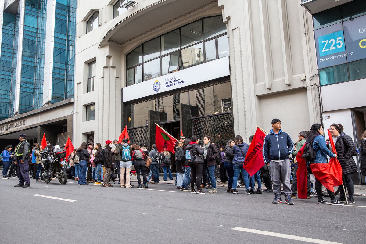 Manifestación de trabajadores del Mides.