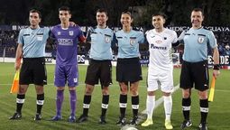 altText(Partido cerrado, empate justo entre Defensor y Liverpool)}