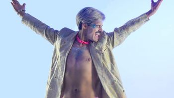 Max Tejera propone un show lleno de colores, ritmos pegadizos y mucho pop en Sala Camacuá