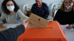 altText(Empate en intención de voto hacia el plebiscito por seguridad social)}