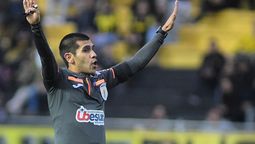 altText(Javier Feres el árbitro de la final del Torneo Intermedio)}