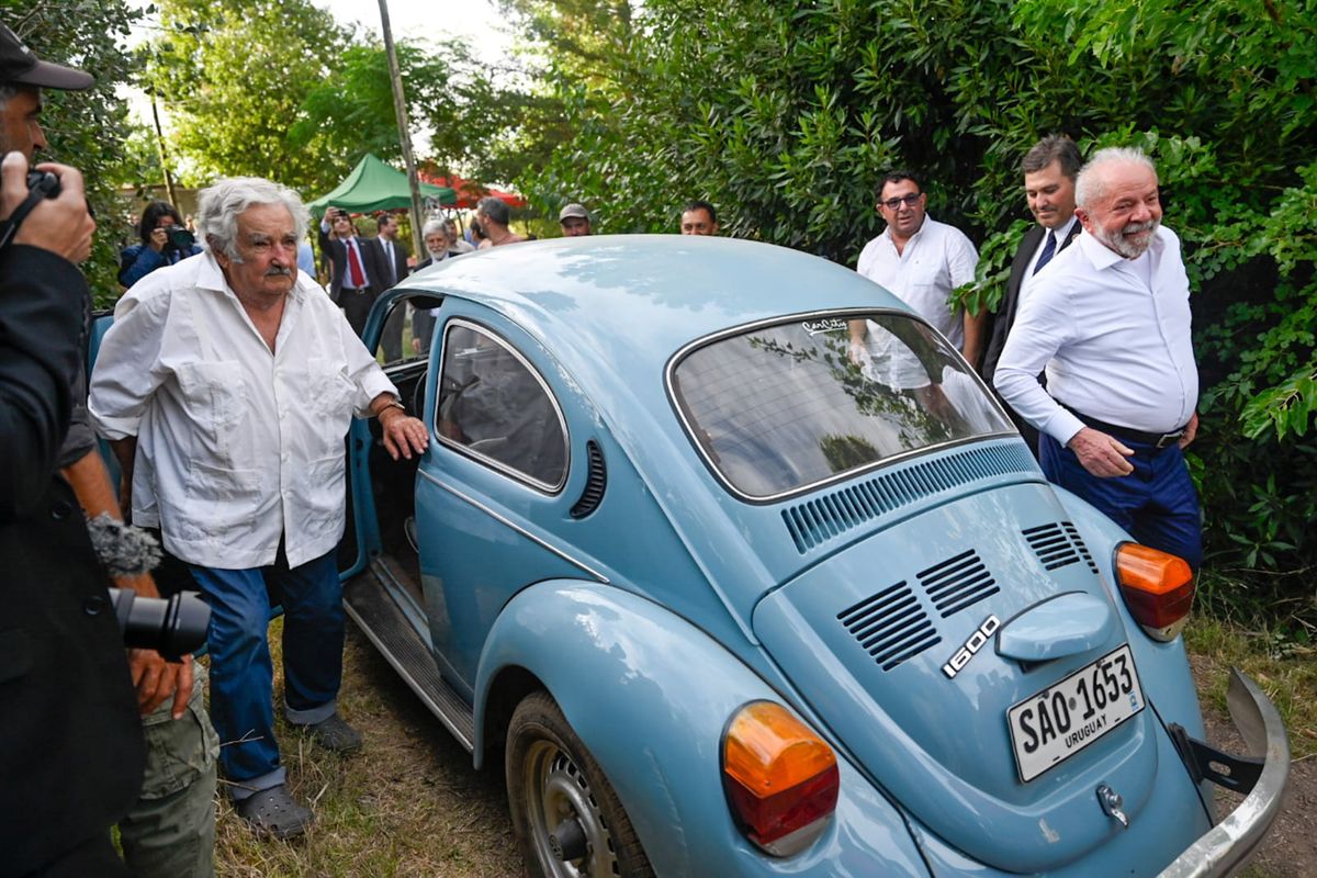 Mujica y la mujer desnuda