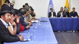 altText(Gobierno y movimiento indígena de Ecuador sostienen diálogo)}