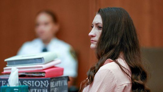 Caso Lindsay Clancy. La exenfermera enfrenta juicio por el asesinato de sus tres hijos en 2023.