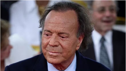 Julio Iglesias.
