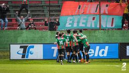 altText(Racing perdió con Rampla pero sigue puntero)}
