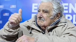 altText(Mujica fue dado de alta y continuará recuperación en su domicilio)}