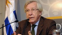altText(Danilo Astori : la Ley de Urgente Consideración representa un retroceso respecto a los avances que hizo Uruguay)}