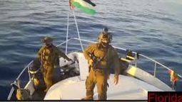 altText(Un barco de la flotilla habría logrado evadir el asedio de Israel y estaría por tocar tierra en Gaza)}