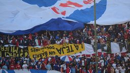 altText(IM deuncia a hinchas de Nacional por destrozos en plaza cercana al Parque Central)}