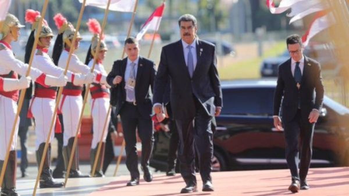 El presidente de Venezuela Nicolás Maduro fue recibido por su par brasileño Luiz Inácio Lula da Silva.