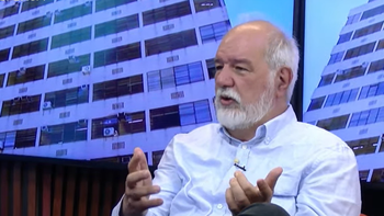 Luis Bértola en Legítima Defensa.