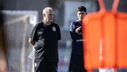 altText(Bielsa desafectó a cinco jugadores antes de viajar a Estados Unidos)}