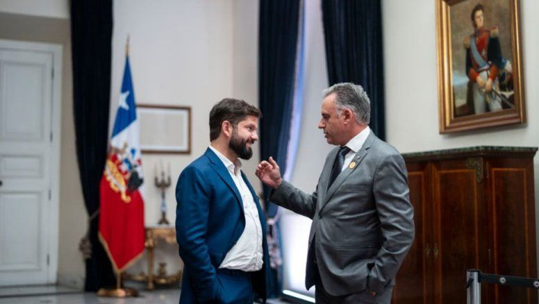 Orsi se reunió con Boric y participará en la asunción de Kast