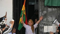 Jeanine Áñez sale de la prisión.