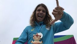 altText(Julián Schweizer ganó la medalla de plata en surf)}