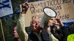 altText(El Frente Amplio negocia con Cabildo Abierto y ve 