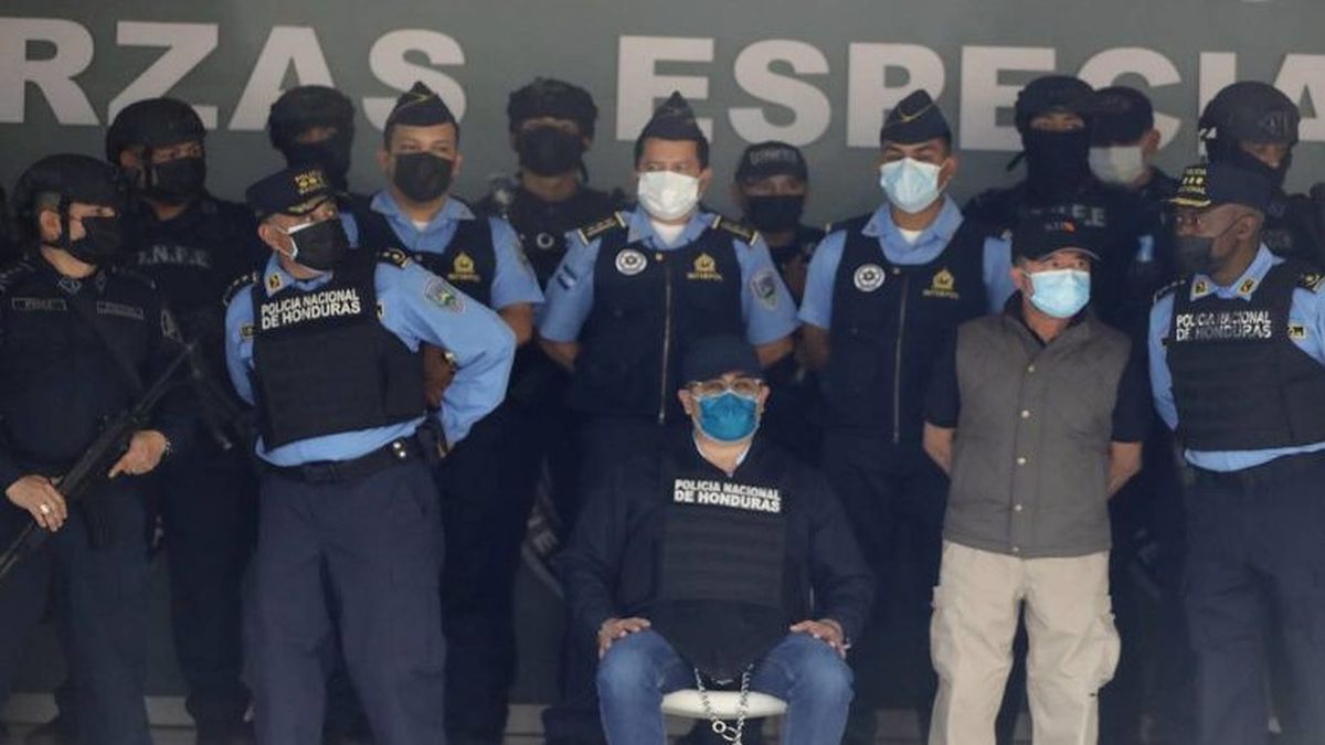 Expresidente Hernández declara ante un juez tras ser detenido por nexos con el narcotráfico