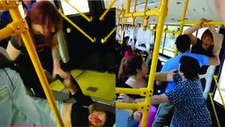 altText(Pelea dentro de un ómnibus de la línea 370 terminó con una mujer herida)}